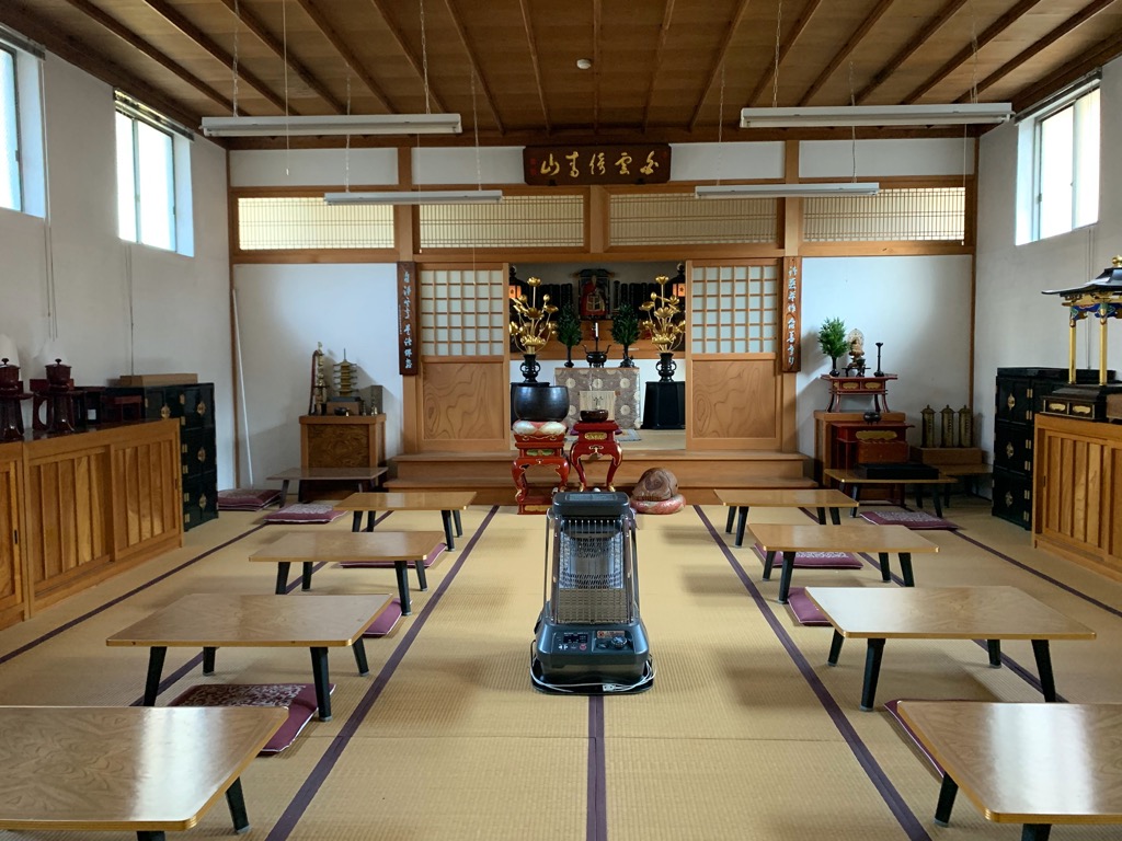 瑞鳩峰山報恩寺堂内