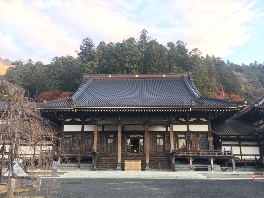 久遠寺仏殿