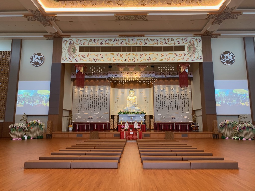 法水寺本堂内