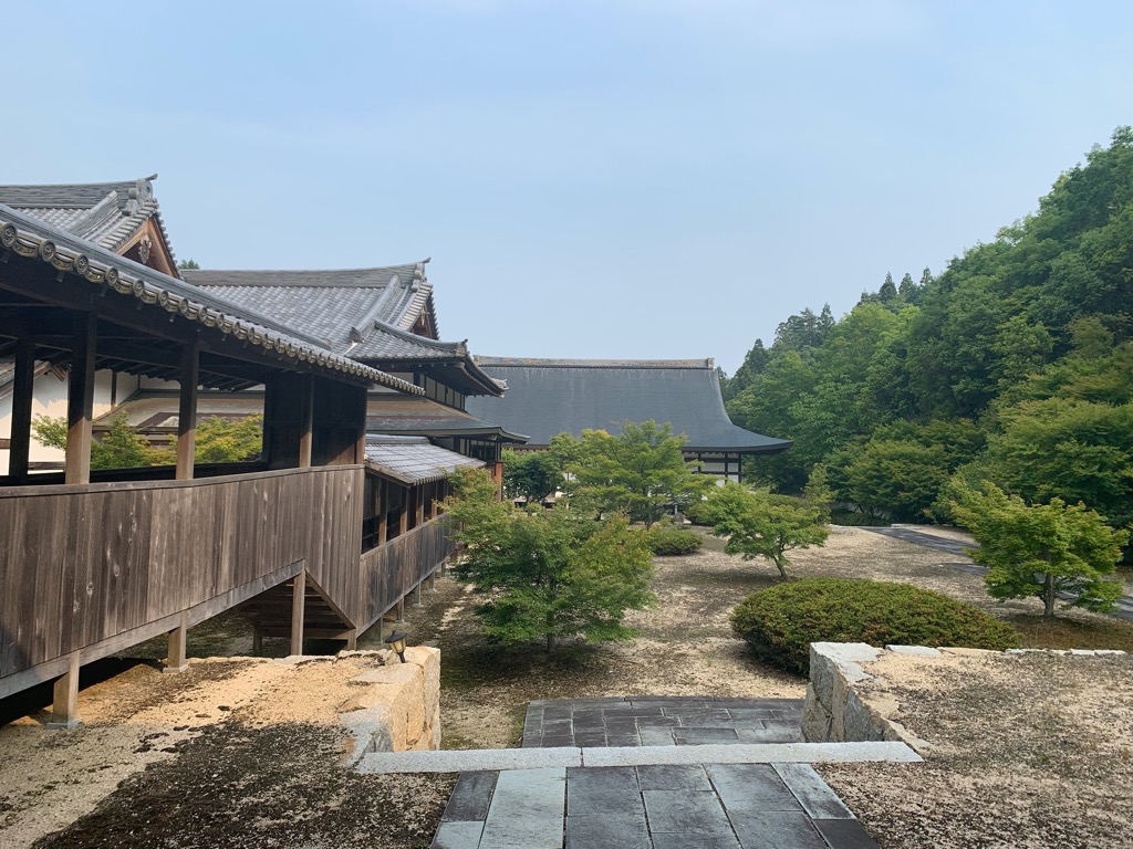 光信寺境内