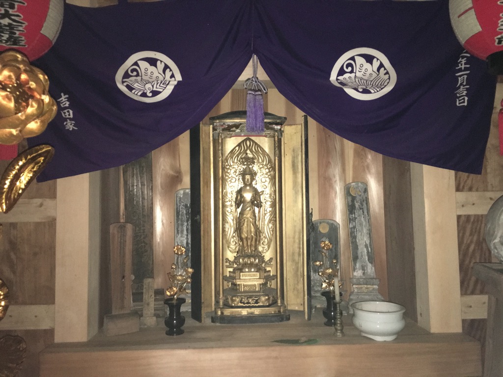 門毛山済雲寺内陣